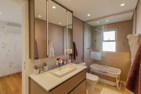 Apartamento à venda com 190m², 4 quartos e 3 vagas Apartamento à venda com 190m², 4 quartos e 3 vagasBanheiro da Suíte 1