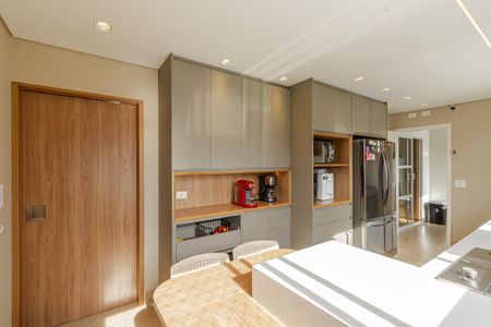 Apartamento à venda com 190m², 4 quartos e 3 vagas Apartamento à venda com 190m², 4 quartos e 3 vagasCozinha