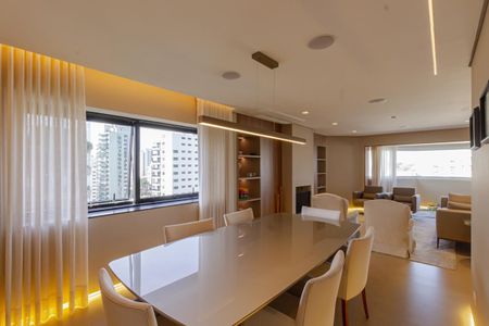 Apartamento à venda com 190m², 4 quartos e 3 vagas Apartamento à venda com 190m², 4 quartos e 3 vagasSala de Jantar