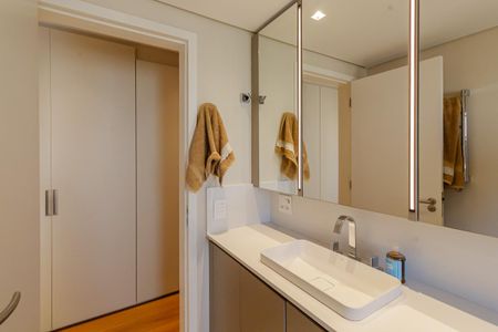Apartamento à venda com 190m², 4 quartos e 3 vagas Apartamento à venda com 190m², 4 quartos e 3 vagasBanheiro da Suíte 2
