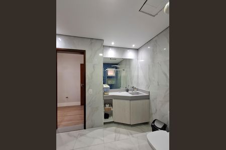 Casa de condomínio à venda com 400m², 4 quartos e 5 vagas Casa de condomínio à venda com 400m², 4 quartos e 5 vagasBanheiro Quarto 2