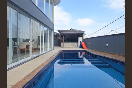 Casa de condomínio à venda com 400m², 4 quartos e 5 vagas Casa de condomínio à venda com 400m², 4 quartos e 5 vagasQuintal