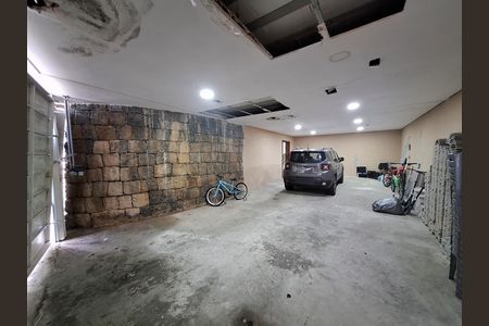 Casa de condomínio à venda com 400m², 4 quartos e 5 vagas Casa de condomínio à venda com 400m², 4 quartos e 5 vagasGaragem