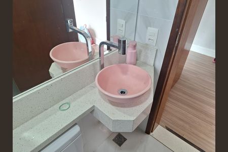 Casa de condomínio à venda com 400m², 4 quartos e 5 vagas Casa de condomínio à venda com 400m², 4 quartos e 5 vagasBanheiro Quarto 3