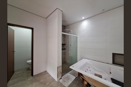 Casa de condomínio à venda com 400m², 4 quartos e 5 vagas Casa de condomínio à venda com 400m², 4 quartos e 5 vagasBanheiro Quarto 4