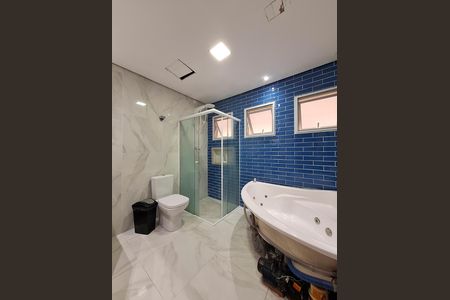 Casa de condomínio à venda com 400m², 4 quartos e 5 vagas Casa de condomínio à venda com 400m², 4 quartos e 5 vagasBanheiro Quarto 2