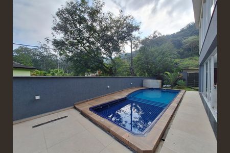 Casa de condomínio à venda com 400m², 4 quartos e 5 vagas Casa de condomínio à venda com 400m², 4 quartos e 5 vagasQuintal