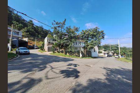Casa de condomínio à venda com 400m², 4 quartos e 5 vagas Casa de condomínio à venda com 400m², 4 quartos e 5 vagasFachada