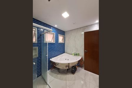 Casa de condomínio à venda com 400m², 4 quartos e 5 vagas Casa de condomínio à venda com 400m², 4 quartos e 5 vagasBanheiro Quarto 2