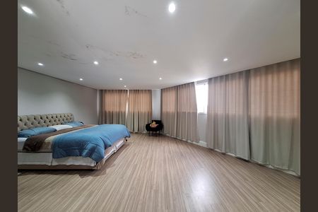 Casa de condomínio à venda com 400m², 4 quartos e 5 vagas Casa de condomínio à venda com 400m², 4 quartos e 5 vagasQuarto 1