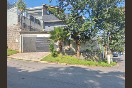 Casa de condomínio à venda com 400m², 4 quartos e 5 vagas Casa de condomínio à venda com 400m², 4 quartos e 5 vagasFachada