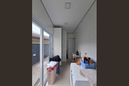 Casa de condomínio à venda com 400m², 4 quartos e 5 vagas Casa de condomínio à venda com 400m², 4 quartos e 5 vagasÁrea de Serviço