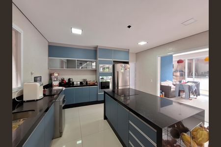 Casa de condomínio à venda com 400m², 4 quartos e 5 vagas Casa de condomínio à venda com 400m², 4 quartos e 5 vagasCozinha