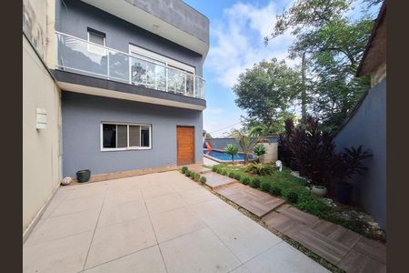 Casa de condomínio à venda com 400m², 4 quartos e 5 vagas Casa de condomínio à venda com 400m², 4 quartos e 5 vagasEntrada