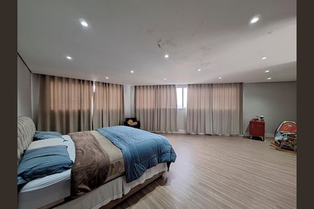 Casa de condomínio à venda com 400m², 4 quartos e 5 vagas Casa de condomínio à venda com 400m², 4 quartos e 5 vagasQuarto 1
