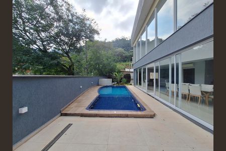 Casa de condomínio à venda com 400m², 4 quartos e 5 vagas Casa de condomínio à venda com 400m², 4 quartos e 5 vagasQuintal