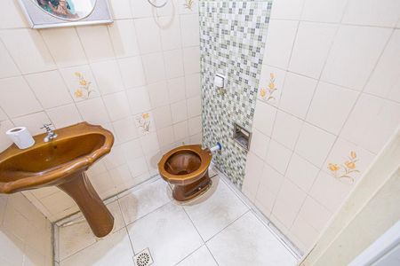 Casa para alugar com 200m², 3 quartos e 6 vagas Casa para alugar com 200m², 3 quartos e 6 vagasBanheiro social