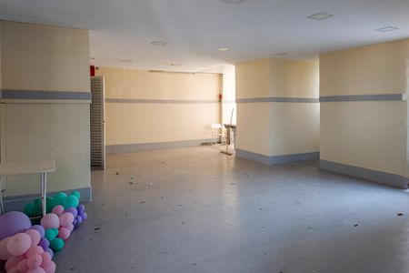 Apartamento para alugar com 68m², 2 quartos e sem vagaÁrea comum - Salão de festas