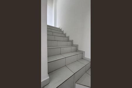 Apartamento para alugar com 100m², 2 quartos e 1 vaga Apartamento para alugar com 100m², 2 quartos e 1 vagaEscada