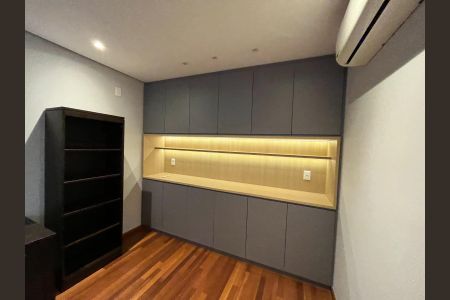 Apartamento à venda com 240m², 4 quartos e 4 vagas Apartamento à venda com 240m², 4 quartos e 4 vagasQuarto