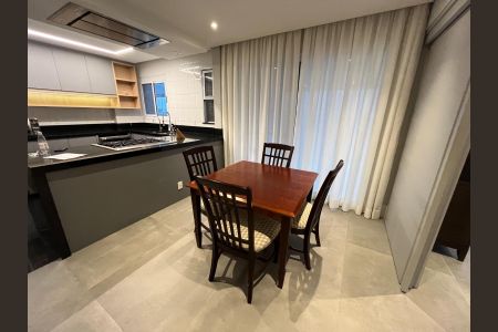 Apartamento à venda com 240m², 4 quartos e 4 vagas Apartamento à venda com 240m², 4 quartos e 4 vagasSala