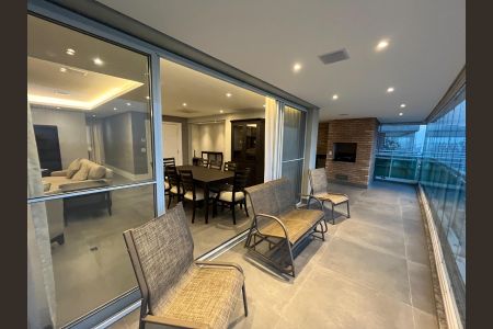 Apartamento à venda com 240m², 4 quartos e 4 vagas Apartamento à venda com 240m², 4 quartos e 4 vagasVaranda