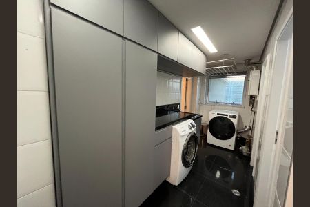 Apartamento à venda com 240m², 4 quartos e 4 vagas Apartamento à venda com 240m², 4 quartos e 4 vagasLavanderia