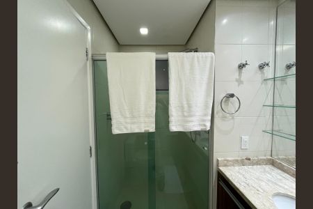 Apartamento à venda com 240m², 4 quartos e 4 vagas Apartamento à venda com 240m², 4 quartos e 4 vagasBanheiro