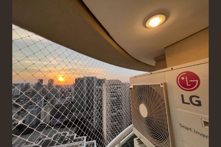 Apartamento à venda com 240m², 4 quartos e 4 vagas Apartamento à venda com 240m², 4 quartos e 4 vagasVaranda