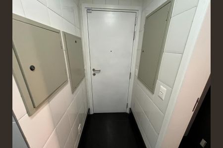 Apartamento à venda com 240m², 4 quartos e 4 vagas Apartamento à venda com 240m², 4 quartos e 4 vagasBanheiro