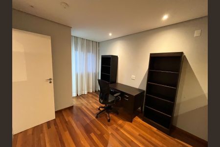 Apartamento à venda com 240m², 4 quartos e 4 vagas Apartamento à venda com 240m², 4 quartos e 4 vagasQuarto