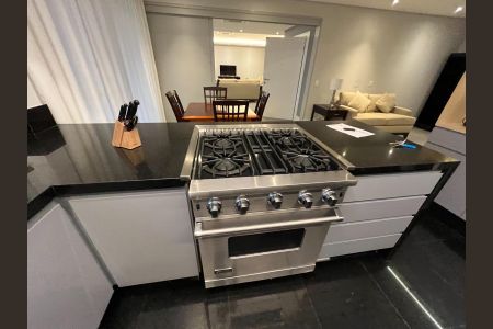 Apartamento à venda com 240m², 4 quartos e 4 vagas Apartamento à venda com 240m², 4 quartos e 4 vagasCozinha