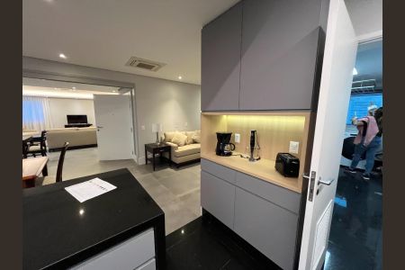 Apartamento à venda com 240m², 4 quartos e 4 vagas Apartamento à venda com 240m², 4 quartos e 4 vagasCozinha