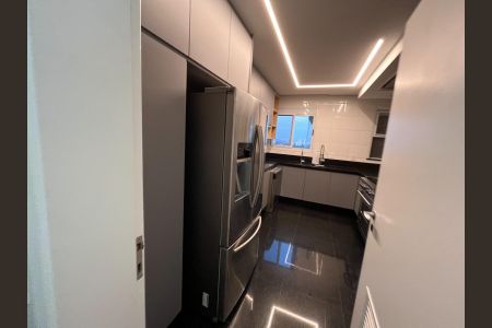 Apartamento à venda com 240m², 4 quartos e 4 vagas Apartamento à venda com 240m², 4 quartos e 4 vagasCozinha