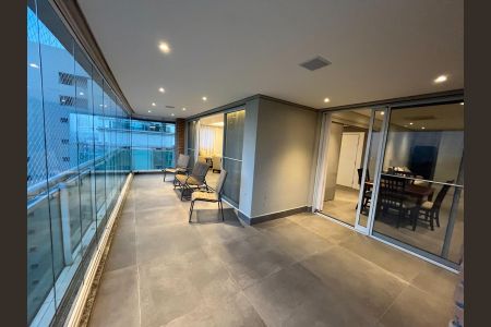 Apartamento à venda com 240m², 4 quartos e 4 vagas Apartamento à venda com 240m², 4 quartos e 4 vagasVaranda