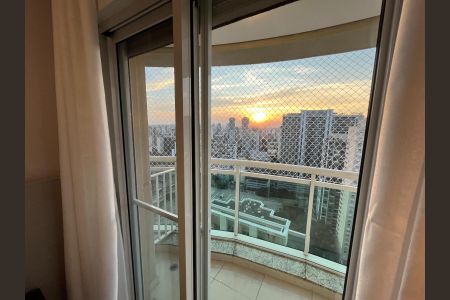 Apartamento à venda com 240m², 4 quartos e 4 vagas Apartamento à venda com 240m², 4 quartos e 4 vagasVaranda