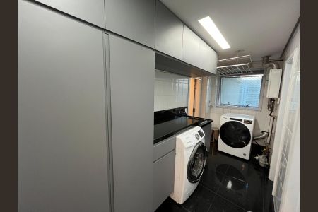Apartamento à venda com 240m², 4 quartos e 4 vagas Apartamento à venda com 240m², 4 quartos e 4 vagasLavanderia