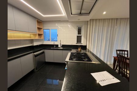 Apartamento à venda com 240m², 4 quartos e 4 vagas Apartamento à venda com 240m², 4 quartos e 4 vagasCozinha