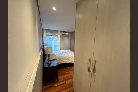 Apartamento à venda com 240m², 4 quartos e 4 vagas Apartamento à venda com 240m², 4 quartos e 4 vagasQuarto