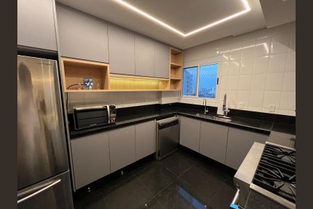 Apartamento à venda com 240m², 4 quartos e 4 vagas Apartamento à venda com 240m², 4 quartos e 4 vagasCozinha