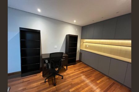 Apartamento à venda com 240m², 4 quartos e 4 vagas Apartamento à venda com 240m², 4 quartos e 4 vagasQuarto