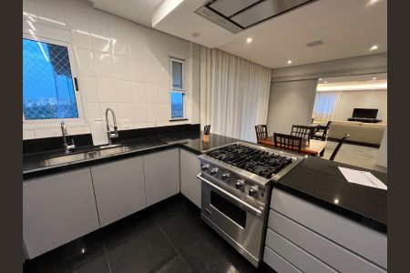Apartamento à venda com 240m², 4 quartos e 4 vagas Apartamento à venda com 240m², 4 quartos e 4 vagasCozinha