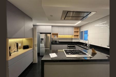 Apartamento à venda com 240m², 4 quartos e 4 vagas Apartamento à venda com 240m², 4 quartos e 4 vagasCozinha