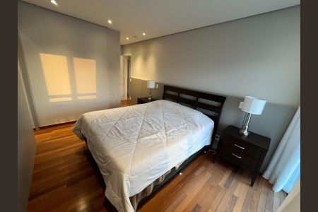 Apartamento à venda com 240m², 4 quartos e 4 vagas Apartamento à venda com 240m², 4 quartos e 4 vagasQuarto