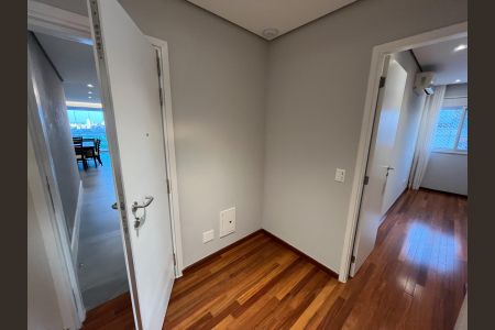 Apartamento à venda com 240m², 4 quartos e 4 vagas Apartamento à venda com 240m², 4 quartos e 4 vagasQuarto