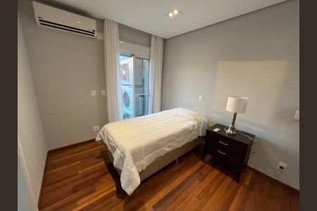 Apartamento à venda com 240m², 4 quartos e 4 vagas Apartamento à venda com 240m², 4 quartos e 4 vagasQuarto