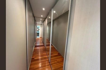 Apartamento à venda com 240m², 4 quartos e 4 vagas Apartamento à venda com 240m², 4 quartos e 4 vagasQuarto