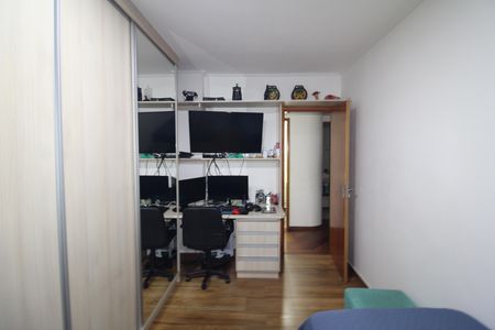 Apartamento à venda com 120m², 3 quartos e 2 vagasQuarto 2
