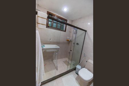 Casa de condomínio à venda com 362m², 5 quartos e 2 vagas Casa de condomínio à venda com 362m², 5 quartos e 2 vagasBanheiro da Suíte 3