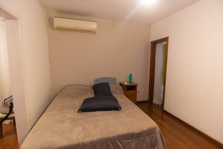 Casa de condomínio à venda com 362m², 5 quartos e 2 vagas Casa de condomínio à venda com 362m², 5 quartos e 2 vagasSuíte 3